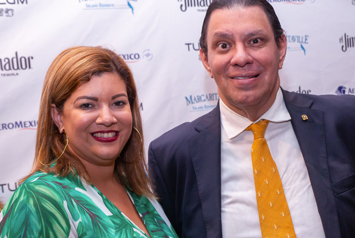 Karisma Hotels reúne agentes e operadores em competição de margaritas Jennifer Castro Karisma Hotels e René Contrerás, diretor do escritório da República Dominicana no Brasil (divulgação)