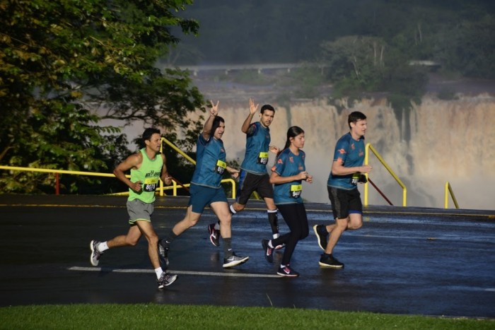 Meia Maratona das Cataratas levará 3,5 mil corredores para o Paraná A corrida é dividida em duas categorias, um com 21 quilômetros de percurso e outra com oito quilômetros. Ambas as modalidades possuem limitação de participantes. Foto: reprodução/Marcos Labanca