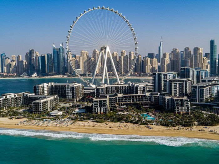 Dubai registra alta de 30% no número de brasileiros em 2021 1 Os requisitos para os visitantes brasileiros entrarem em Dubai incluem esquema de vacinação completo contra a Covid-19, com um código QR para uma das vacinas aprovadas pela OMS ou Emirados Árabes Unidos. Foto: reprodução
