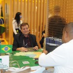 Angelo Toppan, do Majestic, conversa com um buyer português