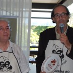 Ao lado do presidente do Clube de Feijão Amigo, Alexandre Tuma recebe a homenagem à Michelão Ao lado do presidente do Clube de Feijão Amigo, Alexandre Tuma recebe a homenagem à Michelão