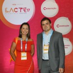 Cristiane Yumi, da Movida Rent A Car, e Edmar Bull, da Copastur