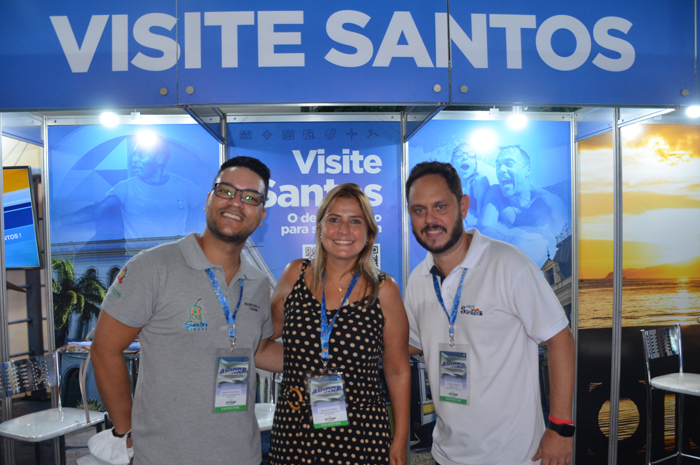 Santos apresenta Passaporte Santista durante a Avirrp 2 Renato dos Anjos, da Prefeitura de Santos; Selley Storino, secretária de Turismo de Santos; e Tiago Guedes, do Visite Santos, estiveram presente na Avirrp com estande próprio.