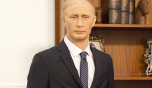 Museu de Cera de Gramado remove estátua de presidente da Rússia
