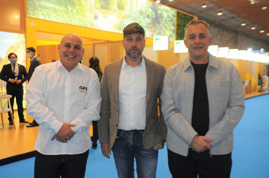 BTL: Dio Viagens vai promover Porto Seguro no Paraguai e no Peru 1 Guto Jones, do GPs Hotéis, Flavio Valle, da Dio Viagens, e Anderson Quaresma, secretário de Turismo de Porto Seguro