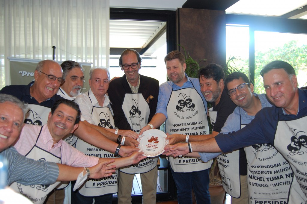 Clube do Feijão Amigo homenageia Michelão e reúne mais de 300 convidados; fotos Homenagem coletiva