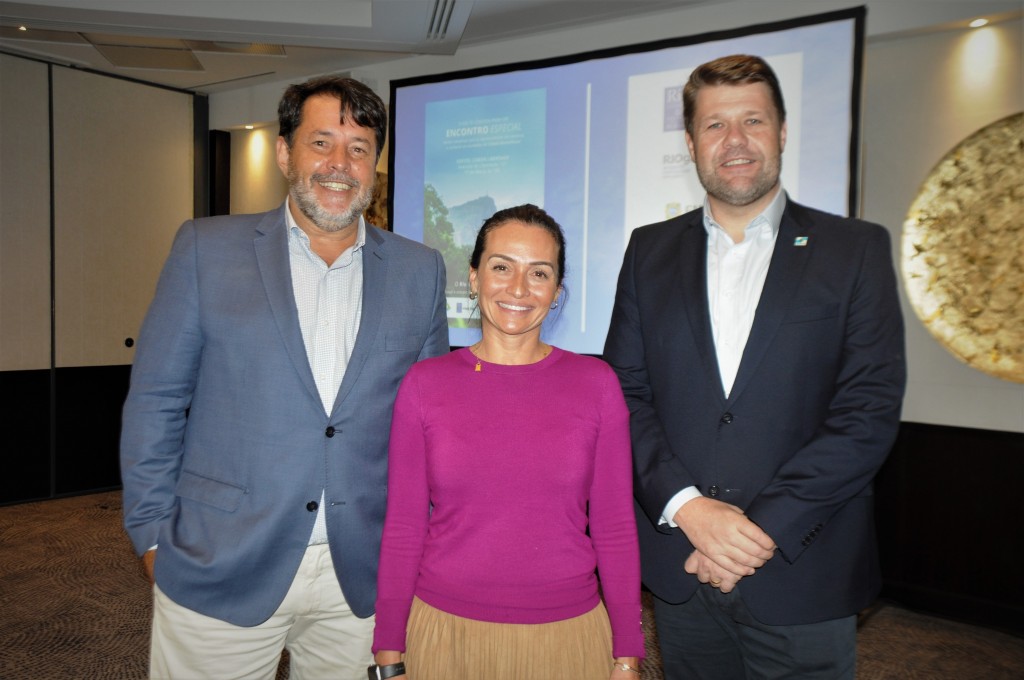 Sergio Ricardo, da Turisrio, Roberta Werner, do Rio CVB, e Gustavo Tutuca, secretário de Turismo do RJ