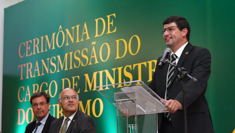 Novo ministro do Turismo dará "continuidade ao legado" de Gilson Machado carlos brito ministro do turismo roberto castro mtur