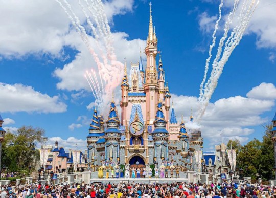 Disney anuncia mudanças no Disney Genie+ e início da venda de ingressos para 2023