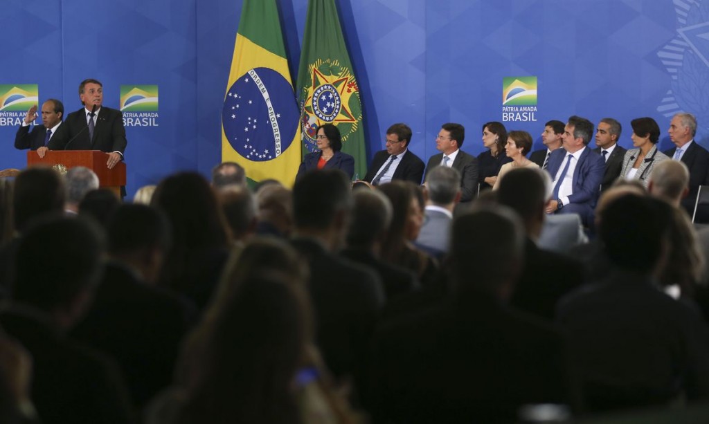 O presidente da República, Jair Bolsonaro, participa da cerimônia de despedida dos ministros de Estado que deixarão o governo para disputar as eleições deste ano.