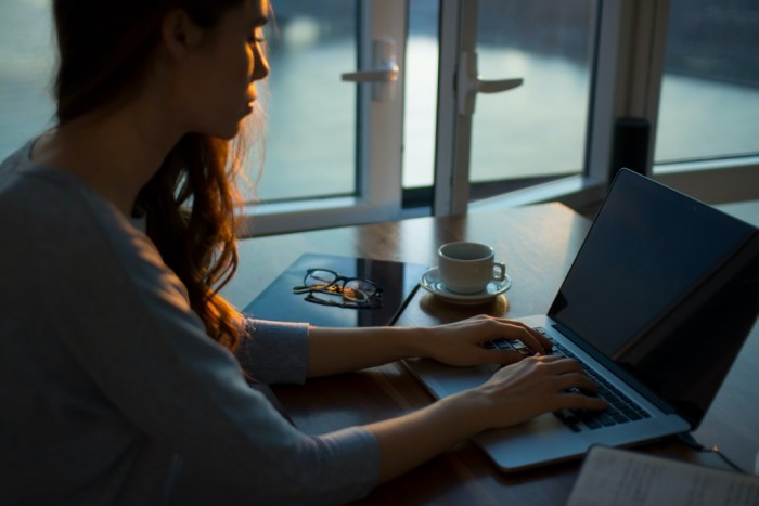 Os cursos são voltados para mulheres que desejam investir em capacitação profissional e criar oportunidades para geração e complemento da renda.
