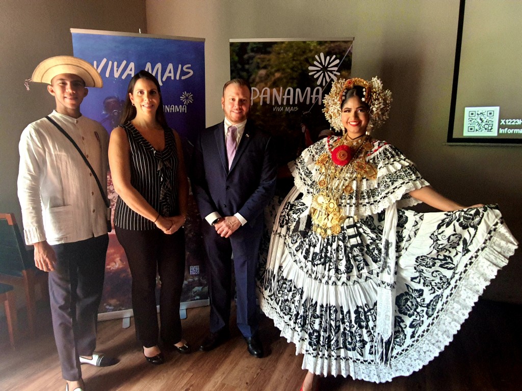 WTM-LA: Panamá lança Plano Turístico e aponta Brasil como 3° mercado prioritário 1 Luciana Kramer e Fernando Fondevila, do Panamá