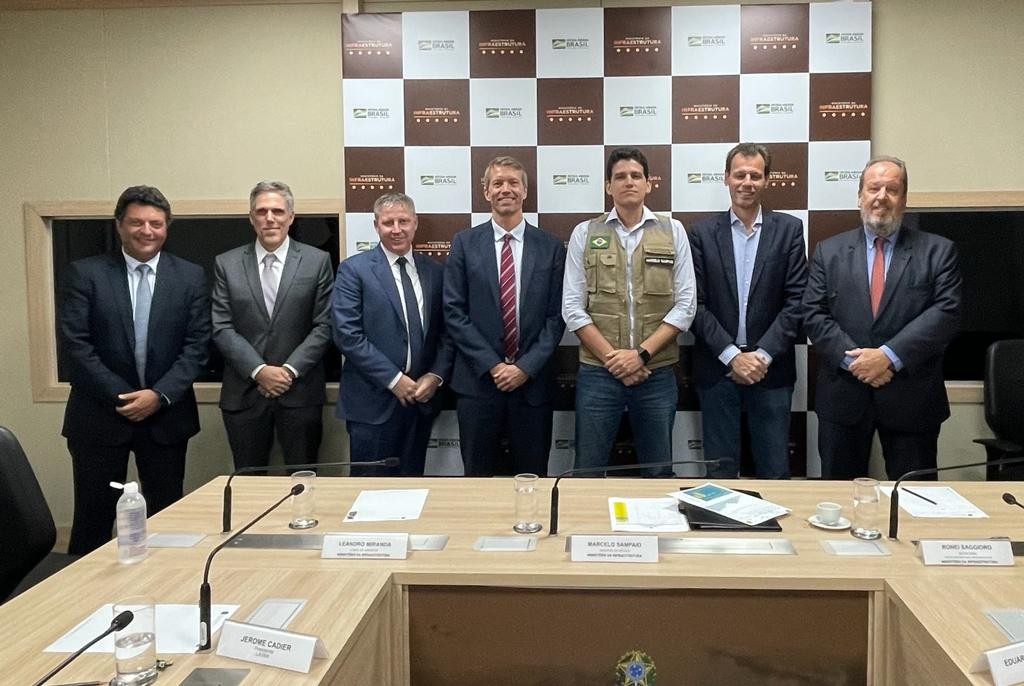 Abear propõe debate permanente com governo sobre preço do QAV 24B83C01-4164-4356-908D-7B33D58C60DF