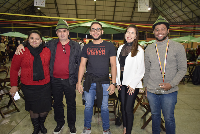 Alaudeni Tomé (Setur Parauapebas), Ossano Sarmento (Cometur Turismo), Tailo Costa (Setur Parauapebas), Vanessa Gonçalves (Prefeitura de Parauapebas) e João Matheus (Setur Parauapebas) – Foto Ana Azevedo Alaudeni Tomé (Setur Parauapebas), Ossano Sarmento (Cometur Turismo), Tailo Costa (Setur Parauapebas), Vanessa Gonçalves (Prefeitura de Parauapebas) e João Matheus (Setur Parauapebas) – Foto Ana Azevedo
