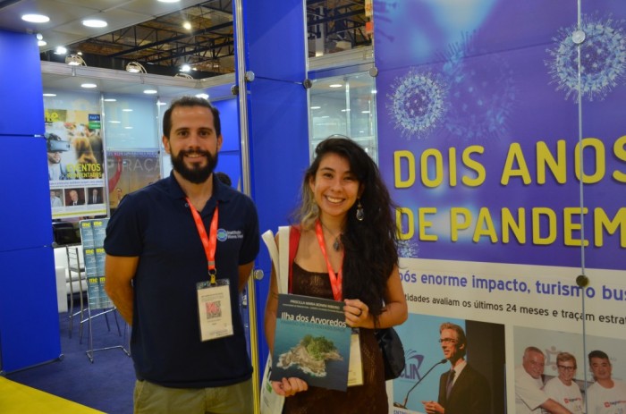 WTM-LA: Ilha dos Arvoredos espera receber cerca de 400 visitantes mensais em 2022 1 Bruno Tacon, presidente do Instituto Nova Maré e Bruna Moriyama, Coordenadora de Comunicação e relacionamento do Instituto.