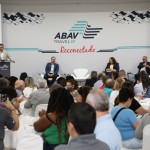 Fernando Santos, presidente da Abav-SP I Aviesp, durante abertura da Abav Travel SP