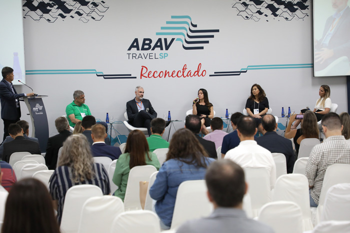 Fórum Abracorp debate bleisure, experiência dos agentes e avanços da tecnologia; fotos 1 O 9 Fórum Abracorp trouxe luz a temas como bleisure, gestão de viagens nas empresas, aumento nos valores, relacionamento com canais de distribuição, etc (Foto: Eric Ribeiro).
