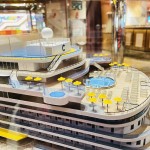 Maquete do Costa Diadema com destaque para a popa do navio