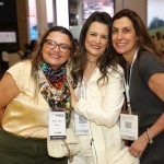 Janaina Araujo, de Curaçao, Jacqueline Ledo, da Copa Airlines, e Liliane Jacob, da Abreutur Viagens