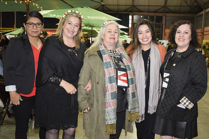 Karen Arguele e Patrícia Quiroga (Amichi), Ana Maria Moreschi (Schultz), Francielle Chen (Nadal Confort Foz) e Cristiane Moreira (All Brasil Fox) – Foto Ana Azevedo Karen Arguele e Patrícia Quiroga (Amichi), Ana Maria Moreschi (Schultz), Francielle Chen (Nadal Confort Foz) e Cristiane Moreira (All Brasil Fox) – Foto Ana Azevedo