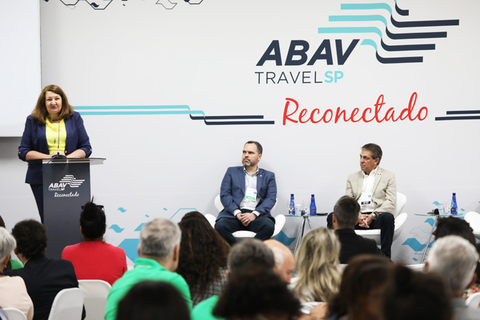 Abav TravelSP: "Lutamos pelo setor, por leis e pelas relações harmônicas", diz Magda 1 Magda Nassar, presidente da Abav Nacional falou sobre o papel fundamental desempenhado pelas entidades na luta pelo setor.