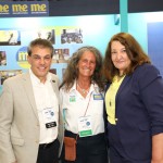Mari Masgrau, do M&E, entre Magda Nassar, presidente da Abav Nacional, e Fernando Santos, presidente da Abav-SP I Aviesp