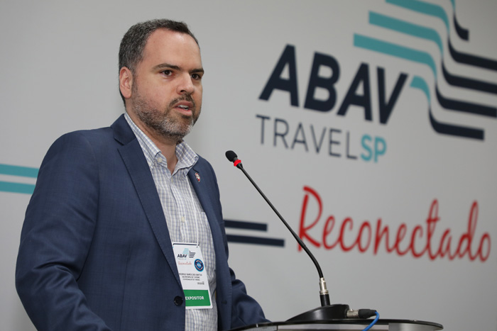 Rodrigo Ramos, da Setur-SP, pediu que os agentes olhassem para o turismo do estado com mais atenção (Foto: Eric Ribeiro).