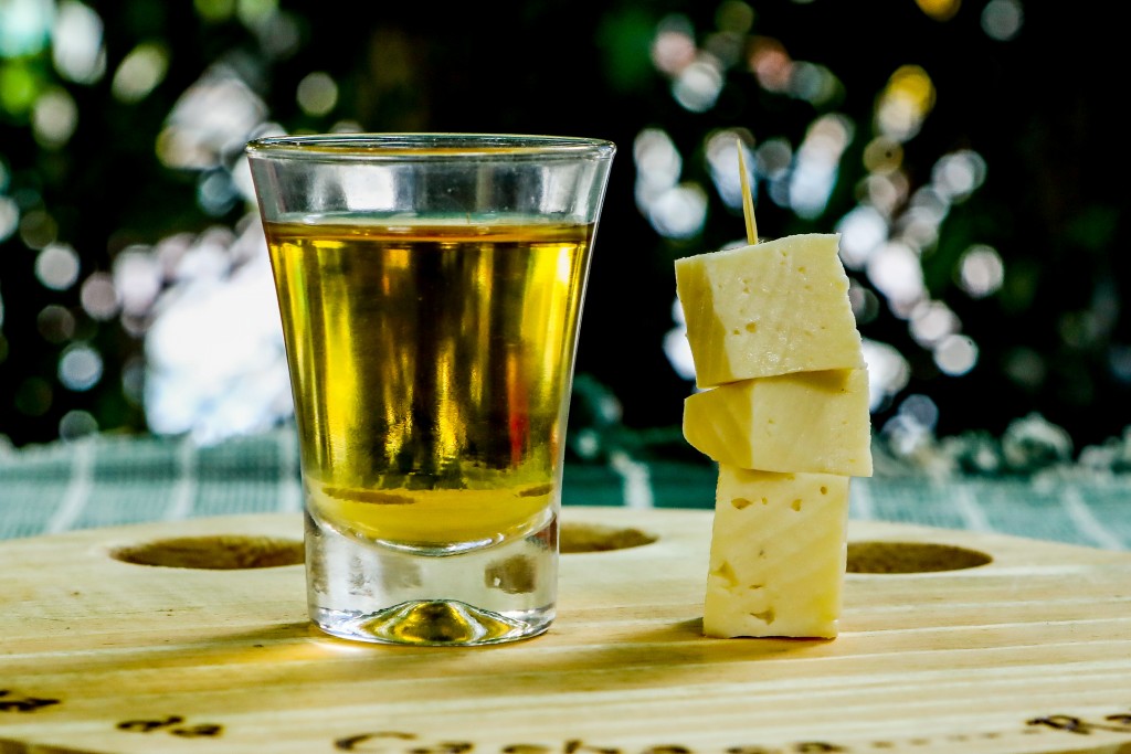 Segurança em bares e restaurantes: conheça o guia contra bebidas adulteradas