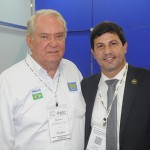 Roy Taylor, do M&E, e Carlos Brito, ministro do Turismo