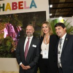 Simon Mayle, da WTM-LA, Luciane Leite, secretária de Turismo de Ilhabela, e Carlos Brito, ministro do Turismo