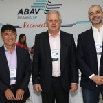 Gervasio Tanabe, da Abracorp, Edmar Bull, vice-presidente da Abav-SP I Aviesp, e Edmilson Romão, da LVT Travel