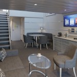 Com dois decks, as Suítes Duplex oferecem um andar inteiro dedicado à área de jantar, lounge e banheiro de hóspedes