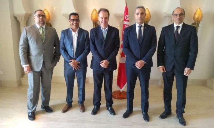 Ministro do Turismo da Tunísia recebe executivos da Flot durante famtour 1 O Ministro do Turismo da Tunísia almoçou com Eduardo Barbosa, da Flot e executivos, em Túnis. Na ocasião, a autoridade revelou interesse no mercado brasileiro.