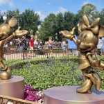 Mickey e Minnie dourados
