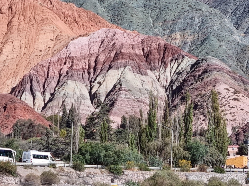 Cerro de los Siete Colores (Colina das Sete cores), um dos cartões-postais de Jujuy Cerro de los Siete Colores (Colina das Sete cores), um dos cartões-postais de Jujuy