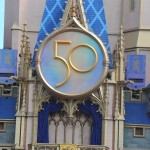 Brasão de 50 anos da Disney