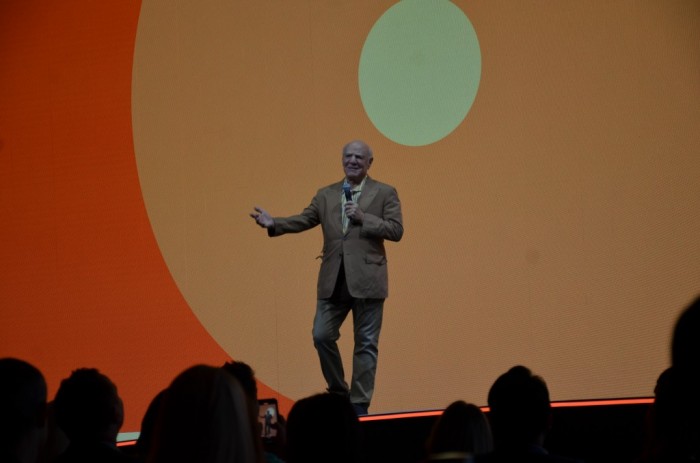 Explore 22: com foco na experiência do viajante, Expedia apresenta novas funcionalidades Barry Diller, chairman da Expedia Group abriu o evento falando sobre as mudanças e evoluções da empresa nos últimos anos.