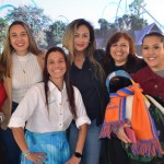 Agentes posaram com os mascotes do SeaWorld durante o evento Agentes posaram com os mascotes do SeaWorld durante o evento