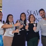 Equipe do SeaWorld e Imaginadora realizaram um brinde durante o evento Equipe do SeaWorld e Imaginadora realizaram um brinde durante o evento