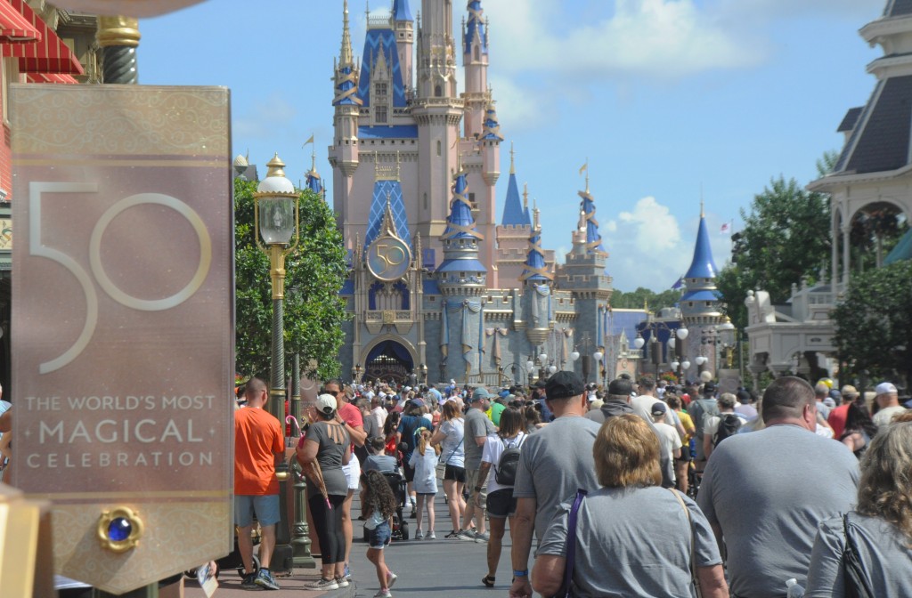 Magic Kingdom em festa para celebrar os 50 anos do Walt Disney World; veja fotos 1 Disney Magic Kingdom
