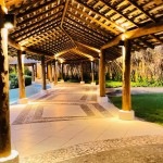 Em ambos os complexos, as luzes possuem reflexão interna, para não atingirem a praia e atrapalharem o curso natural de vida das tartarugas - Foto Ana Azevedo Em ambos os complexos, as luzes possuem reflexão interna, para não atingirem a praia e atrapalharem o curso natural de vida das tartarugas - Foto Ana Azevedo