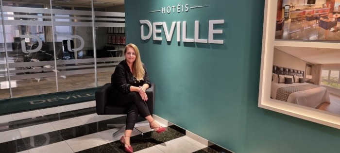 Hotéis Deville anunciam ex-Avianca como nova diretora de Marketing e Vendas 1 A executiva atuará no modelo híbrido, entre Curitiba e São Paulo.