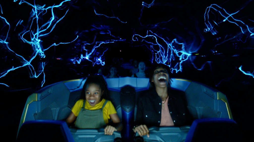 Disney inaugura montanha-russa de Guardiões da Galáxia nesta sexta (27); saiba tudo 2 Guardians of the Galaxy: Cosmic Rewind, the new family-thrill coaster attraction at EPCOT at Walt Disney World Resort in Lake Buena Vista, Fla., features the first reverse launch on a Disney coaster. (Disney)
