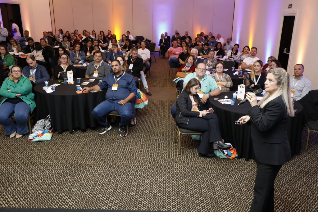 Roadshow M&E: Ceará prepara retomada dos voos para Miami, Orlando e Madri 2 Idna Holanda, durante apresentação do Ceará no Roadshow M&E em Ribeirão Preto