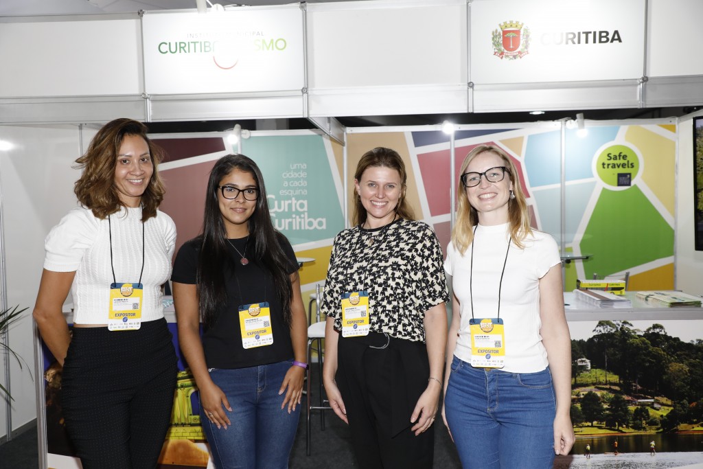 Curitiba quer se tornar 'hub' nacional na oferta de cursos da área turística 1 Janaina Reatti, Michelle de Souza, Tatiana Turra e Carla Mannich, do Instituto Municipal de Turismo de Curitiba