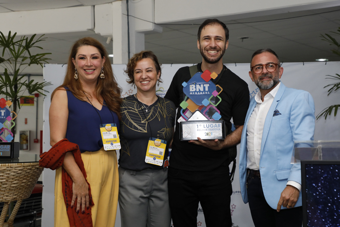 Margot Libório e Andrezza Maciel, do Baneário Camboriú CVB, Marcos Paes, Fimtur ganhou premio de 1º Lugar na categoria Melhor Famtour, e Geninho Góes, da BNT Mercosul