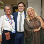 Mari Masgrau, do M&E, com André Dias, secretário de Turismo do Pará, e Fafá de Belém