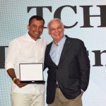 O premiado André Matos, da TCH Turismo, e Orlando Giglio, diretor da Iberostar