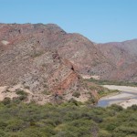 Rio das Conchas é o fio condutor do vale entre as montanhas