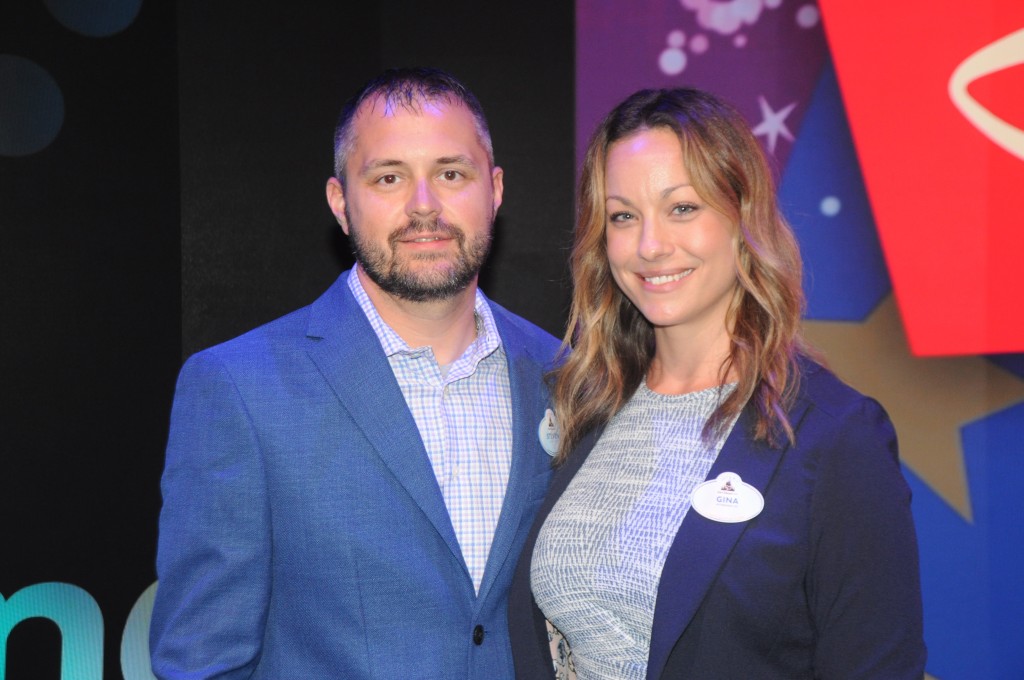 Walt Disney World Resort lança a nova geração da Magic Band; saiba tudo 3 Steven Eaton e Gina McCarter, da Disney